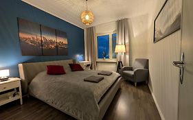 Wonderful And Spacious City Center Apartment - Own Carpark